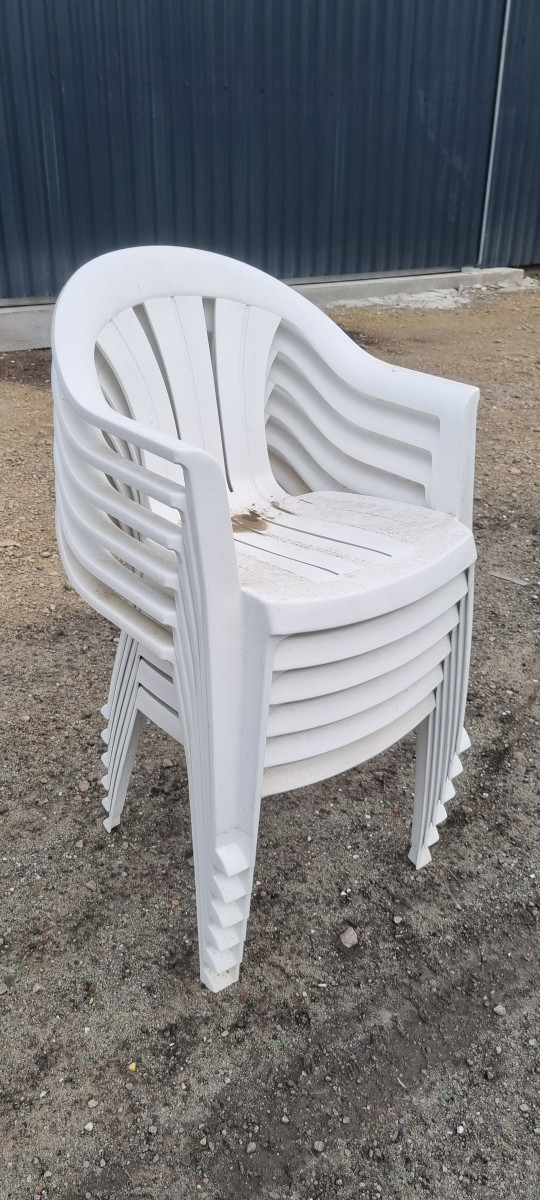 chaises-plastique